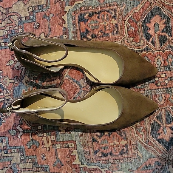 Ann Taylor pointy toe flats with ankle strap - Picture 1 of 8